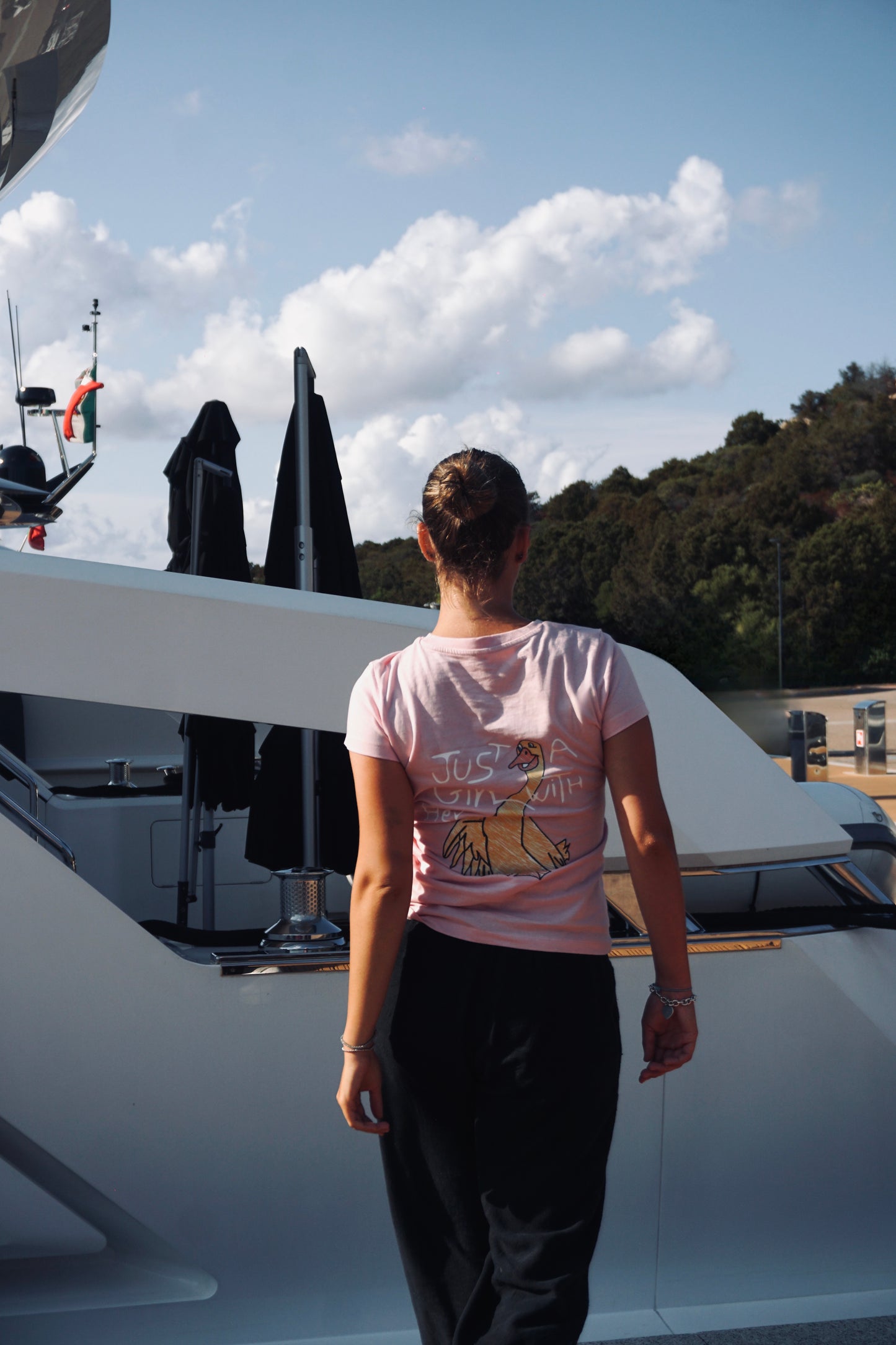 goose t-shirt girl